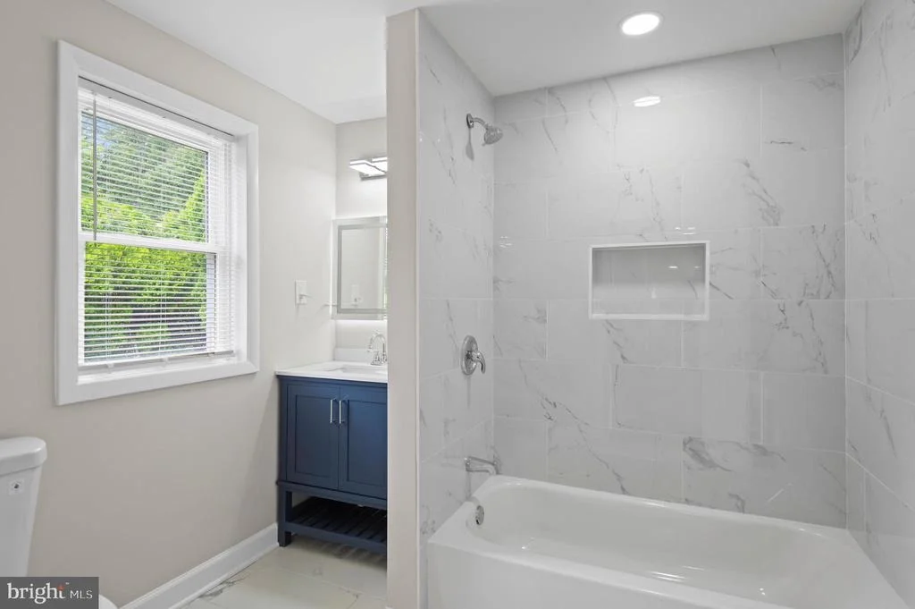 Photo of 1404 SPRING AVENUE