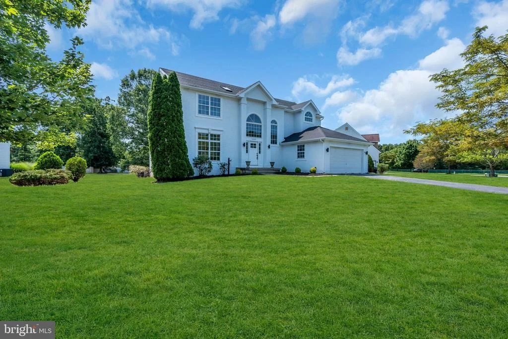 Photo of 1055 HUNTINGDON DRIVE