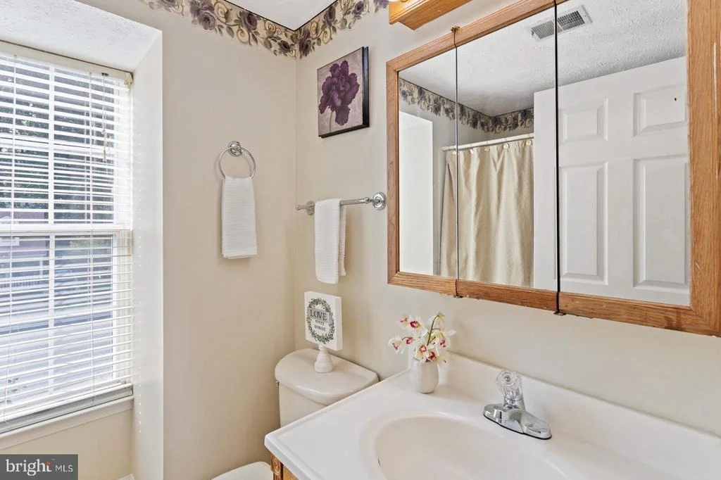 Photo of 15084 HOLLEYSIDE DRIVE