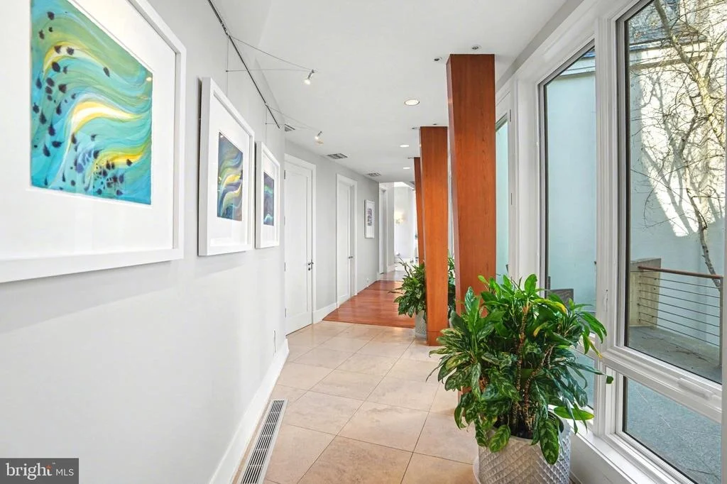 Photo of 1100 CREST LANE