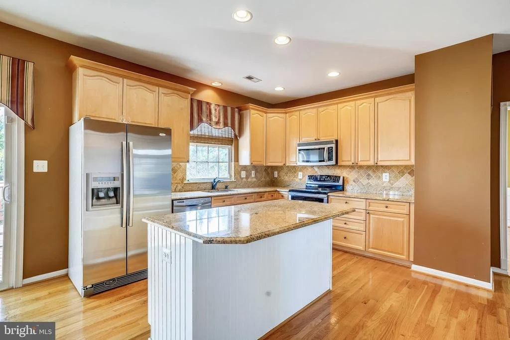 Photo of 2240 W GREENLEAF DRIVE
