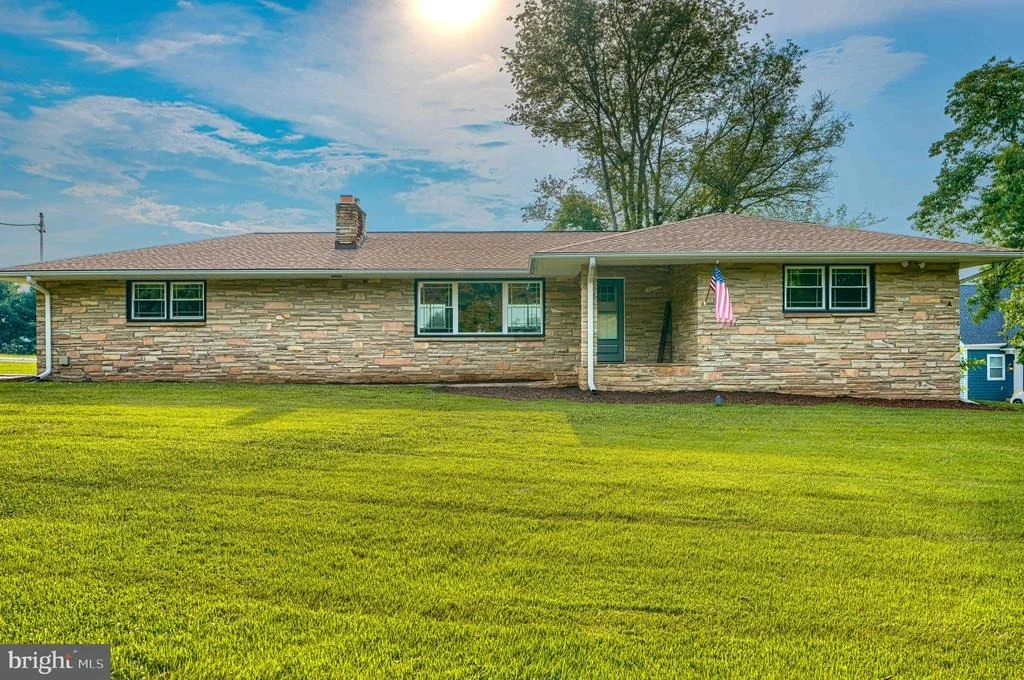 Photo of 526 RED PUMP ROAD