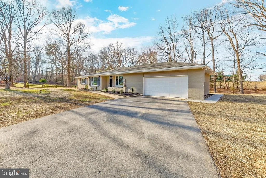 Photo of 9426 BOYDS TURN ROAD
