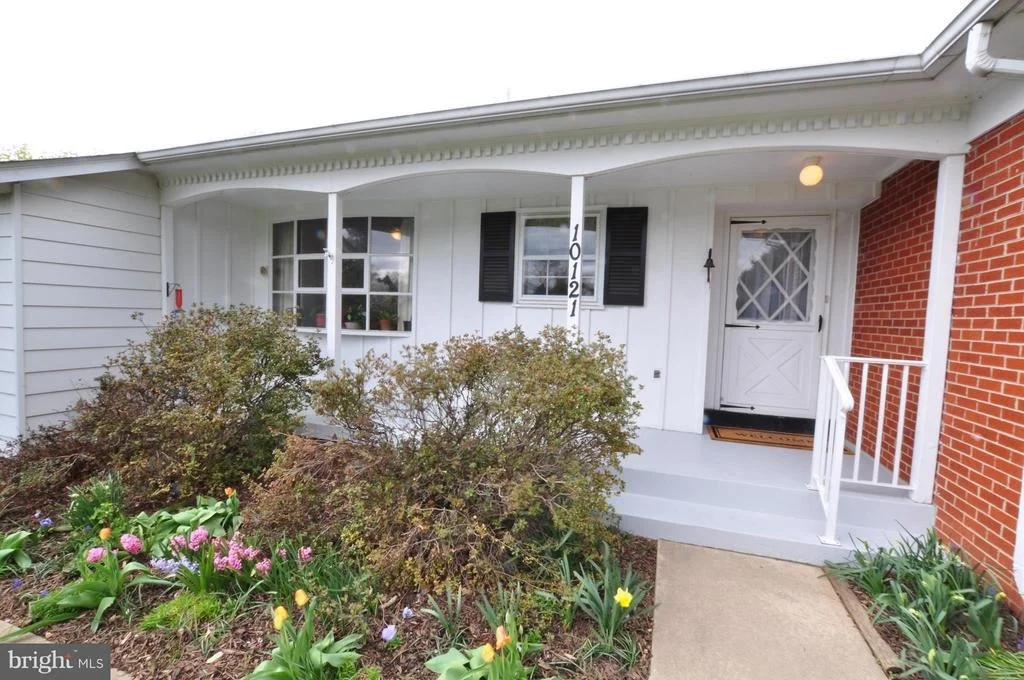 Photo of 10121 JOHNS DRIVE