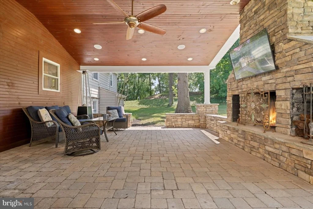 Photo of 1134 VALLEY DRIVE