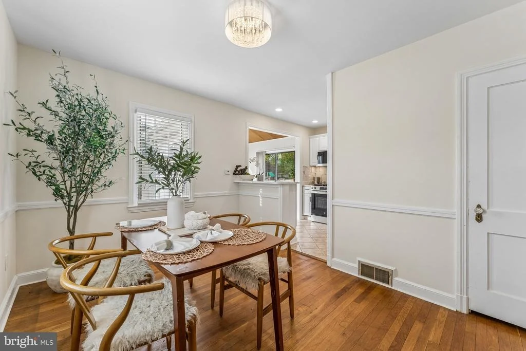 Photo of 812 FOREST GLEN ROAD