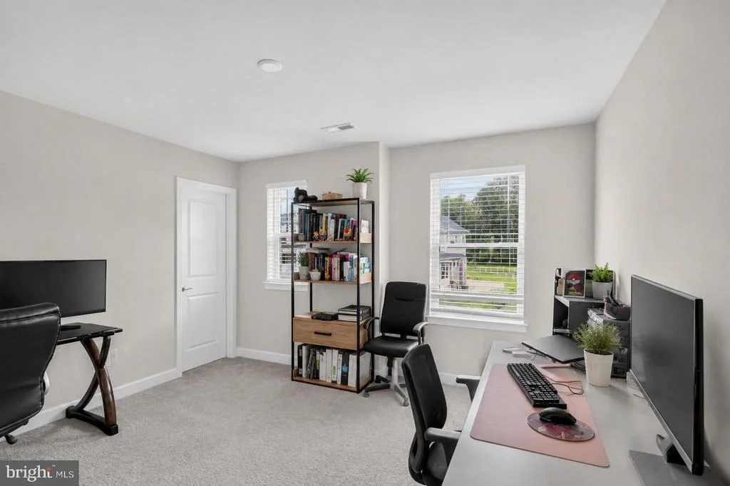 Photo of 4294 SHAKESPEARE CIRCLE