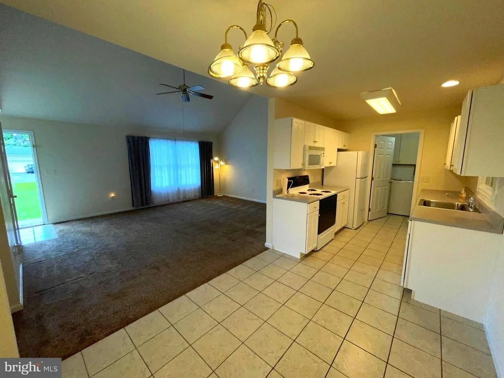 Photo of 28 CIRCLE DRIVE W