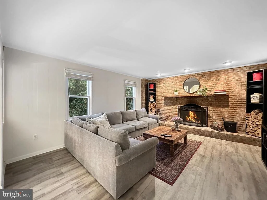 Photo of 325 SOAPSTONE LANE