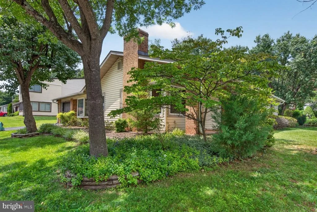 Photo of 323 AVONDALE DRIVE