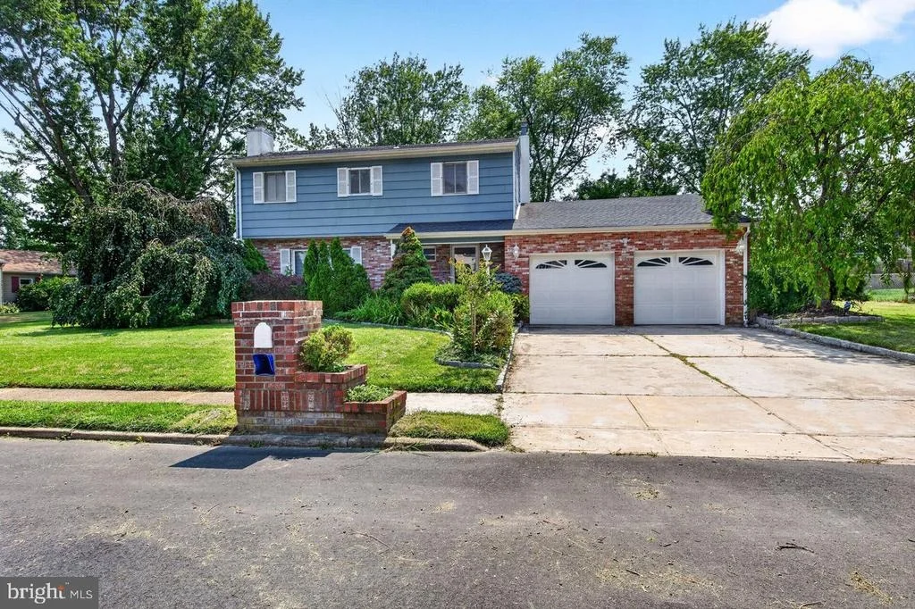 Photo of 717 DORIS TERRACE
