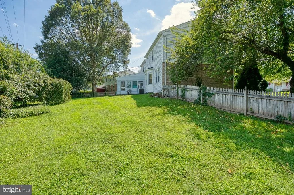 Photo of 625 FOXCROFT DRIVE