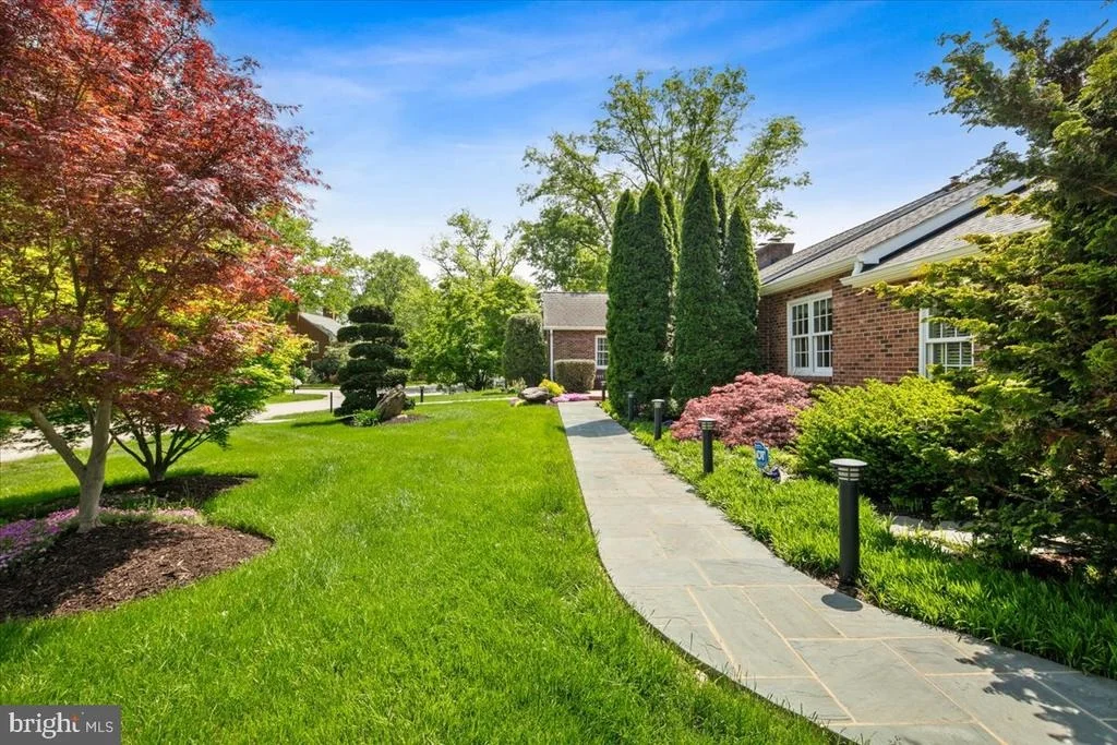 Photo of 9352 MOUNT VERNON CIRCLE