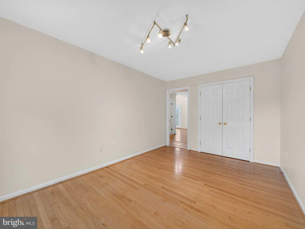 Photo of 9290 BAKER STREET