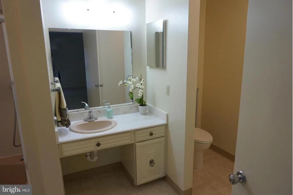 Photo of Unit 702D at 3350 GLENEAGLES DRIVE