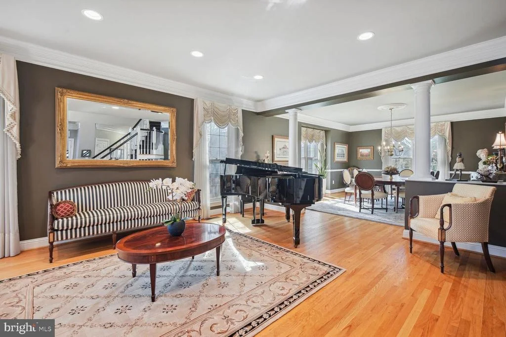 Photo of 10 MAPLECREST COURT