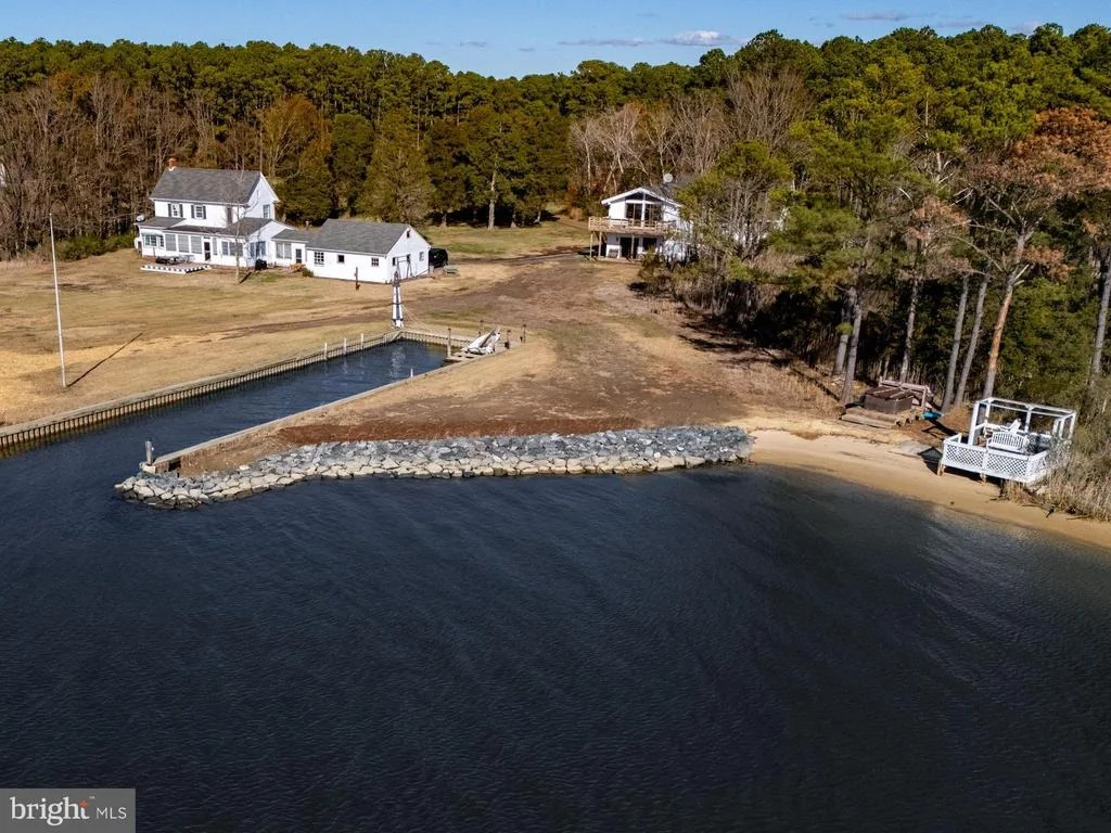 Photo of 1308 TOWN POINT ROAD
