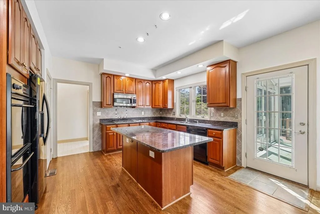 Photo of 21400 MANOR VIEW CIRCLE