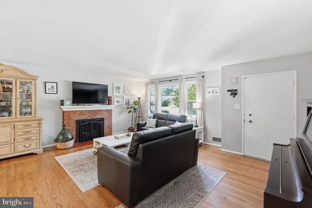 Photo of 5414 QUEENSBERRY AVENUE