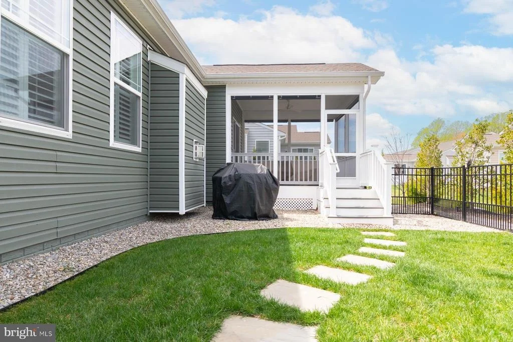 Photo of 25087 TREEVIEW LANE