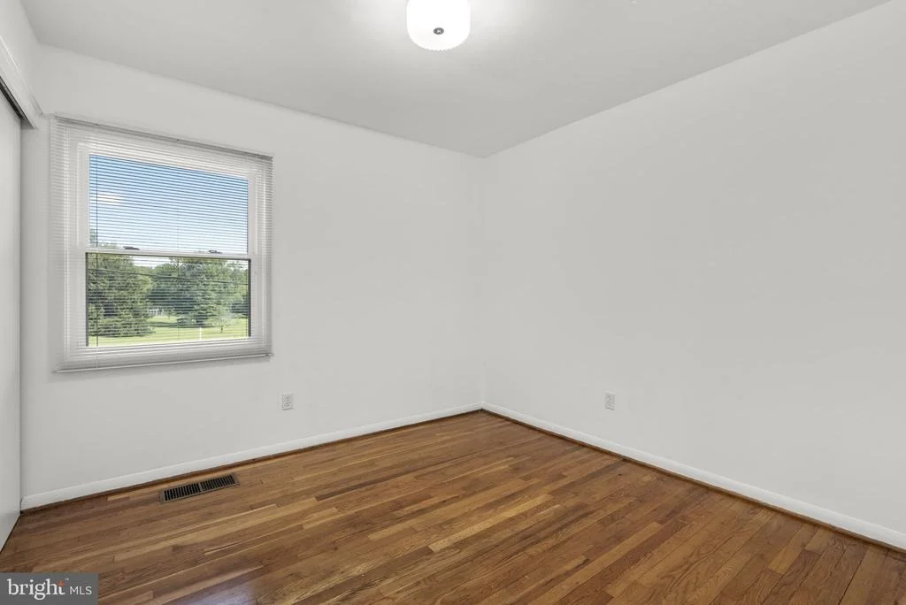 Photo of 18008 MUNCASTER ROAD