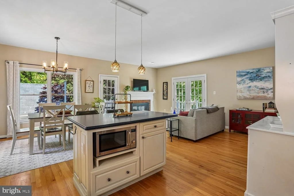 Photo of 465 TSCHIFFELY SQUARE ROAD