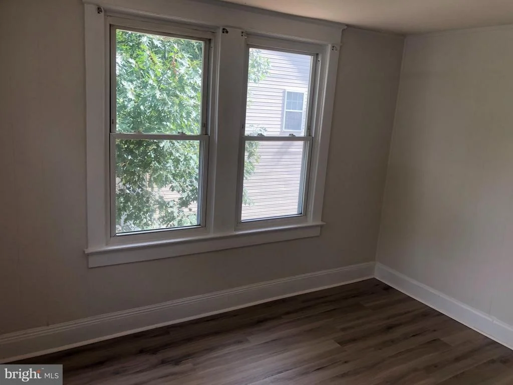 Photo of 516 MENTOR AVENUE