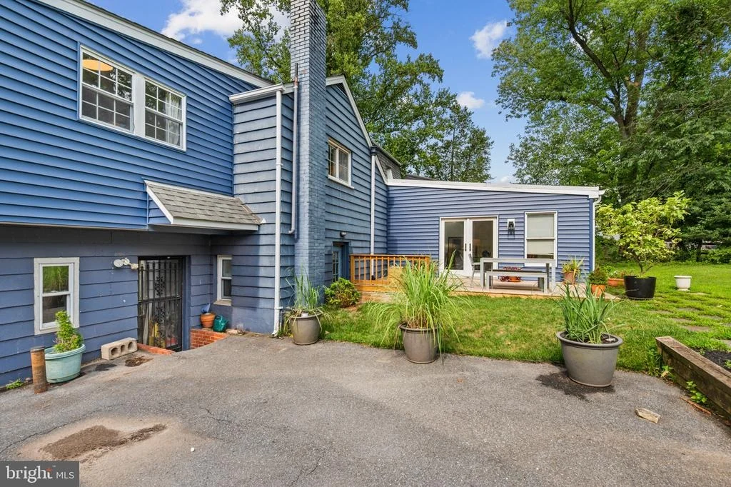 Photo of 213 PIPING ROCK DRIVE