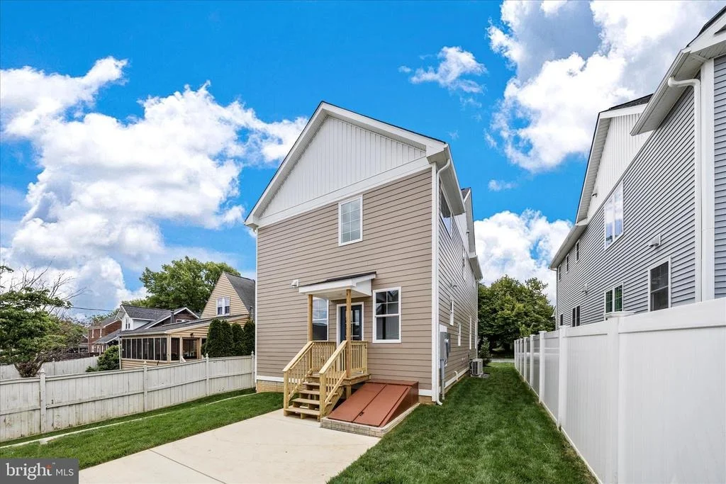 Photo of 109 W 13TH STREET