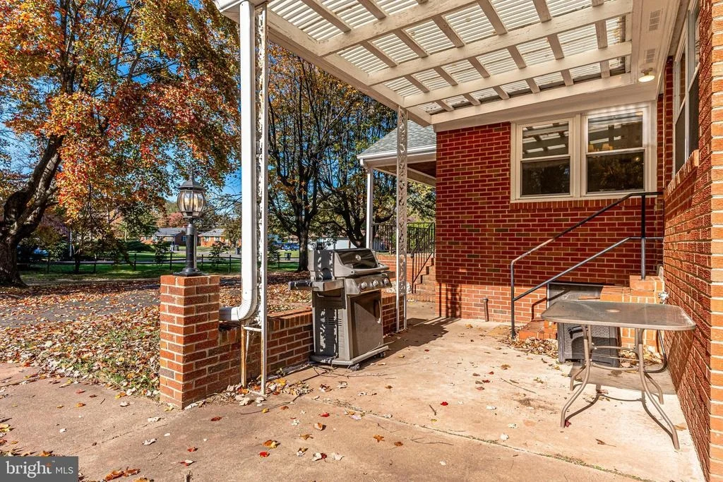 Photo of 8993 MEADOWVIEW DRIVE