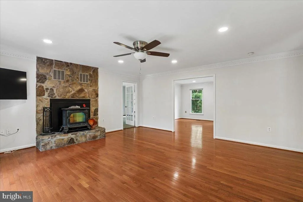 Photo of 8253 HONEYSUCKLE ROAD