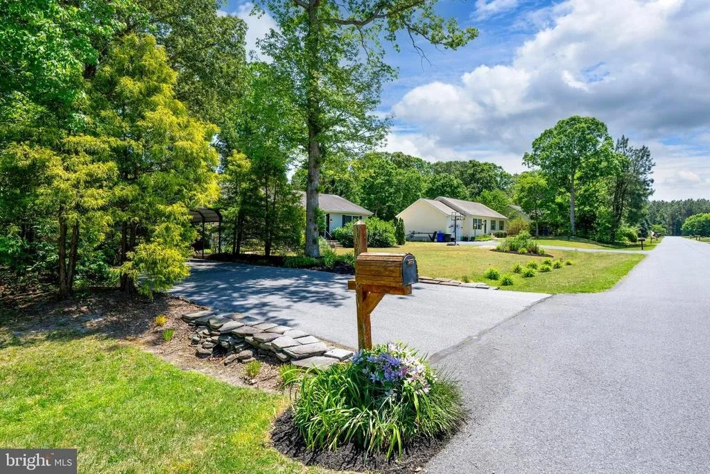 Photo of 19605 DOE DRIVE