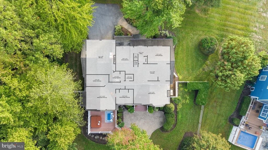 Photo of 668 WHITE SWAN DRIVE