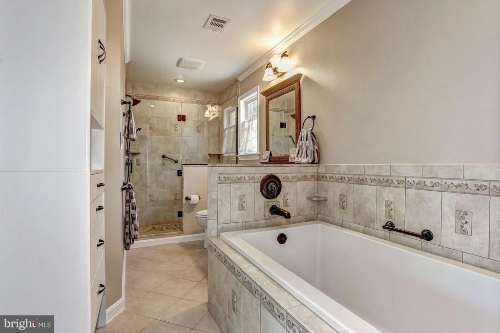Photo of 18312 QUEEN ELIZABETH DRIVE