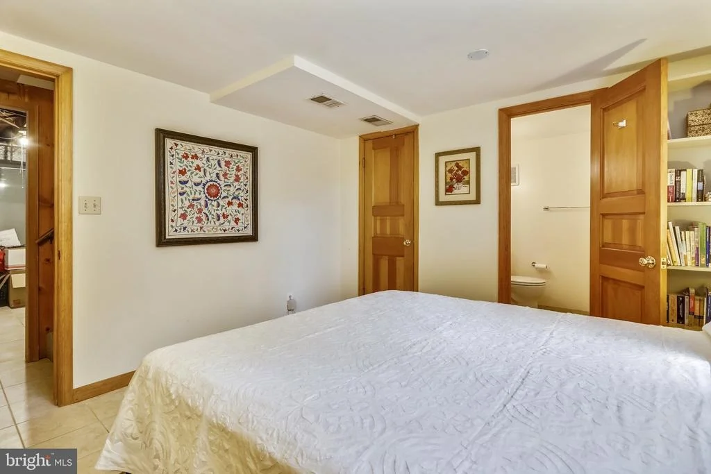 Photo of 2413 CHURCHILL ROAD