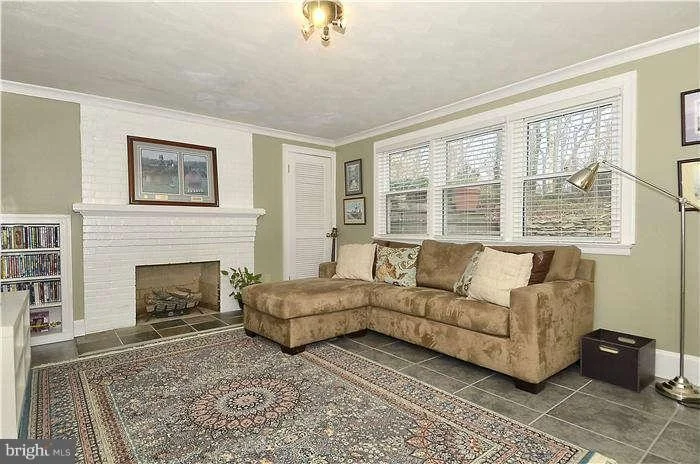 Photo of 1130 CAMERON ROAD