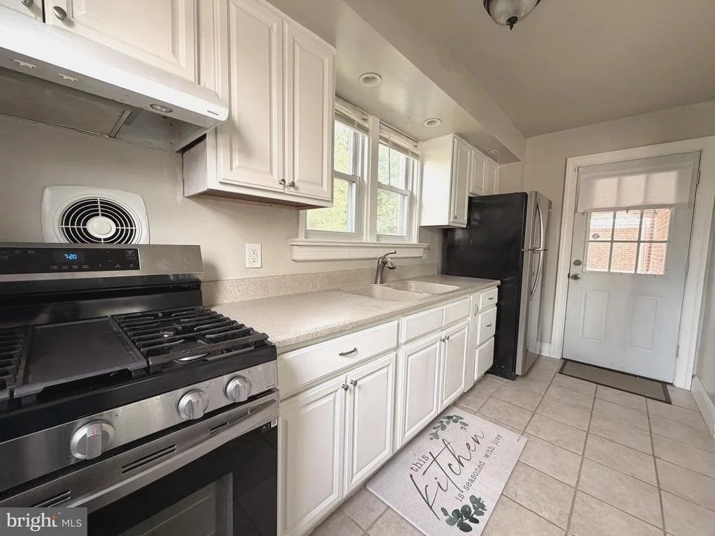 Photo of 6011 EASTERN PARKWAY