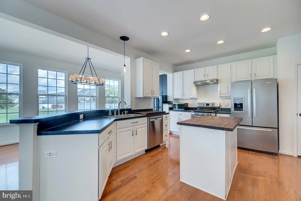 Photo of 327 CARLTON DRIVE