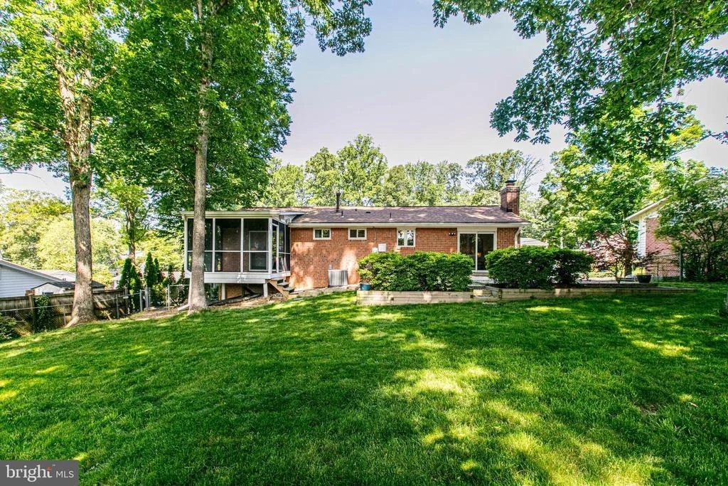 Photo of 5505 EASTBOURNE DRIVE