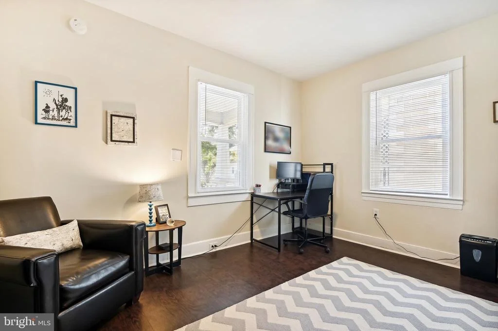 Photo of 607 ALDERSHOT ROAD