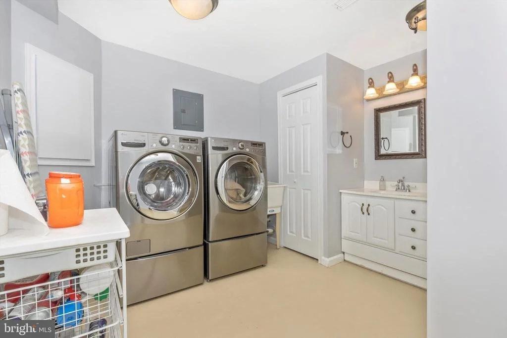 Photo of 833 DUNBROOKE COURT