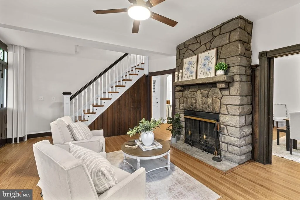 Photo of 702 DEEPDENE ROAD