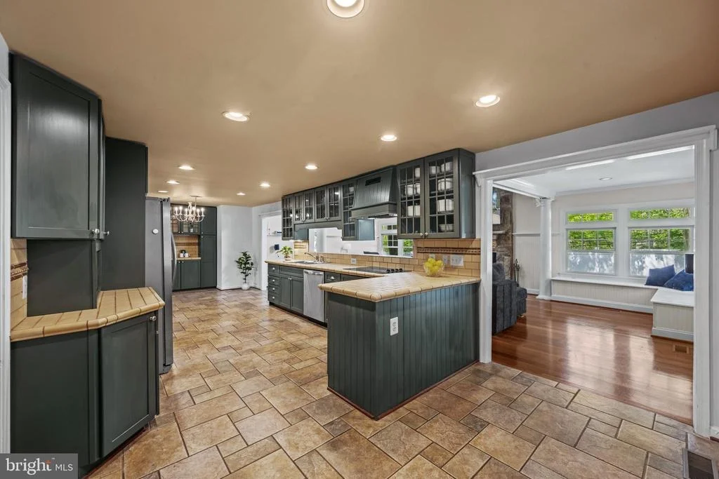 Photo of 6 STARLIGHT COURT