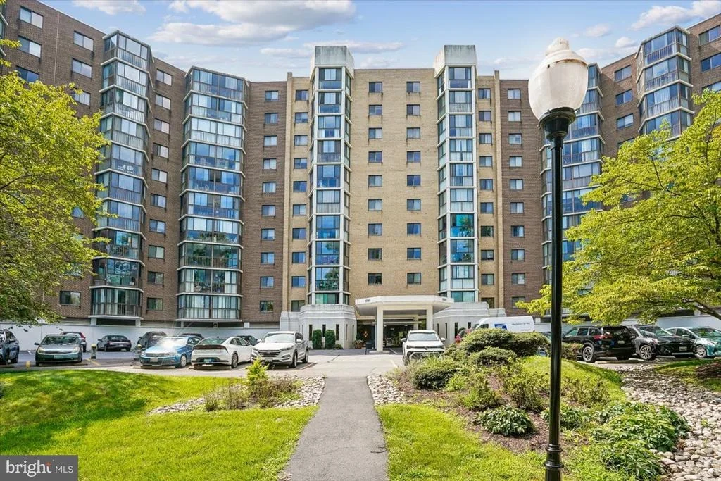 Photo of Unit 1 at 15101 INTERLACHEN DRIVE