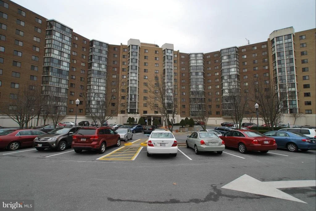 Photo of Unit 703 at 15100 INTERLACHEN DRIVE