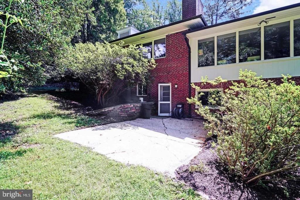 Photo of 9233 FARNSWORTH DRIVE
