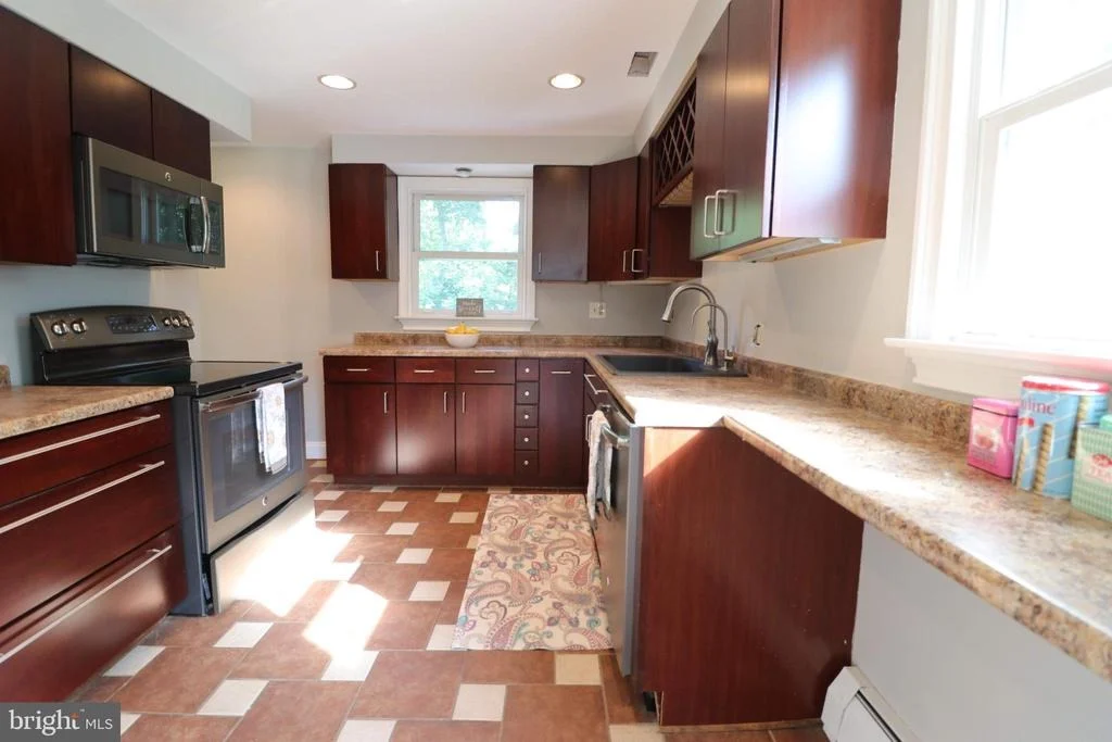 Photo of 708 N WARFIELD DRIVE