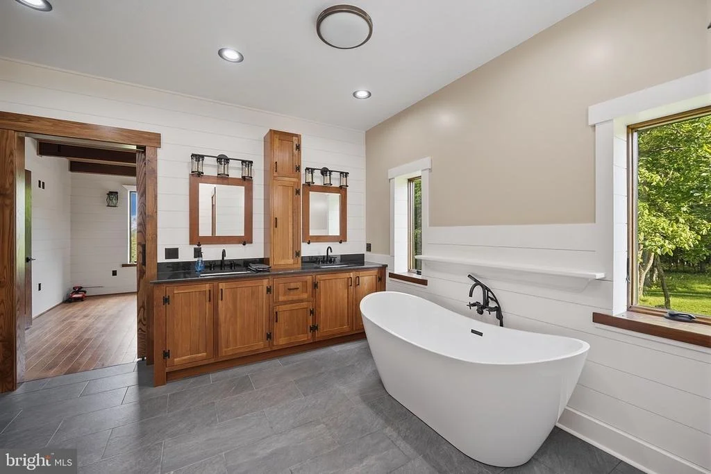 Photo of 415 NAZELROD ROAD