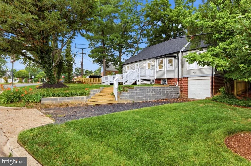 Photo of 805 LANGLEY DRIVE