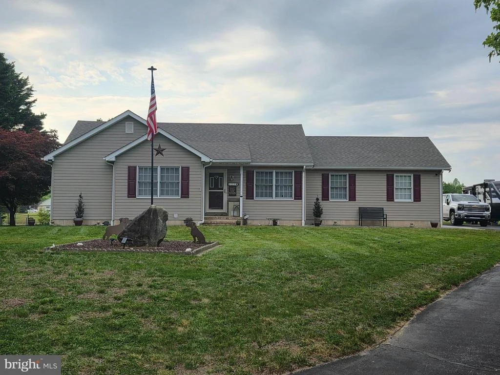 Photo of 125 CRIMSON DRIVE